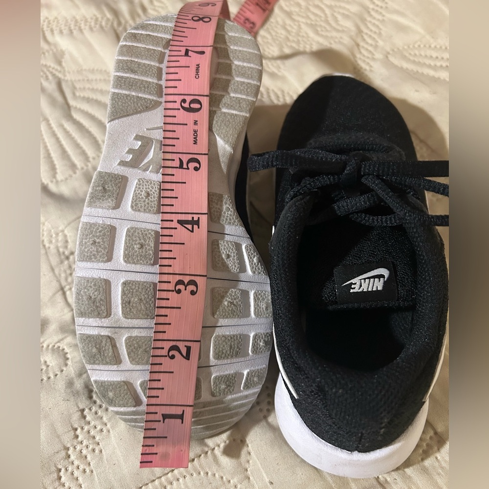 Nike Unisex Kids Tanjun 818382-001 Black Sneaker Shoes Low Top Lace Up Size 11C - Picture 10 of 10